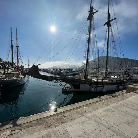 Almuden's Yellow Apartment, High-speed Free Wifi, 250m To Beach, The Center Of