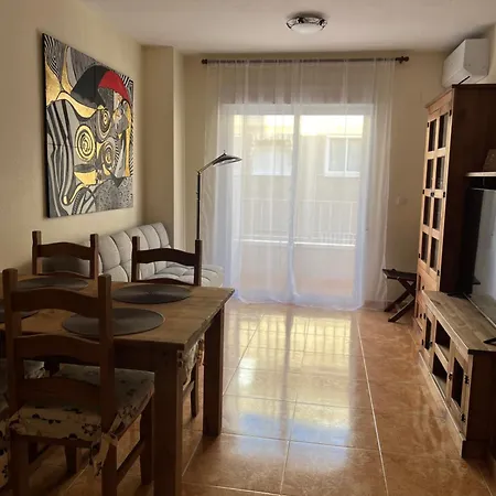 Almuden's Yellow Apartment, High-speed Free Wifi, 250m To Beach, The Center Of 公寓 *