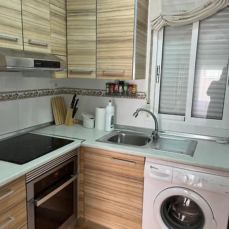 Almuden's Yellow Apartment, High-speed Free Wifi, 250m To Beach, The Center Of 公寓 *