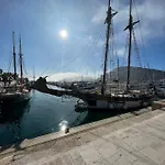 Almuden's Yellow Apartment, High-speed Free Wifi, 250m To Beach, The Center Of