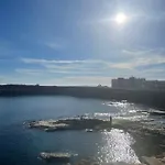 Almuden's Yellow Apartment, High-speed Free Wifi, 250m To Beach, The Center Of 公寓 *
