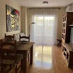 Almuden's Yellow Apartment, High-speed Free Wifi, 250m To Beach, The Center Of דירה *