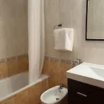 Almuden's Yellow Apartment, High-speed Free Wifi, 250m To Beach, The Center Of דירה *