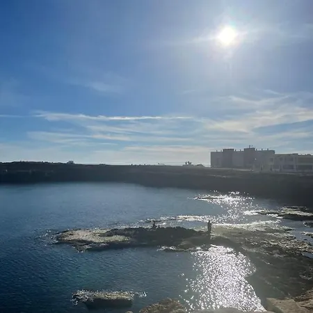 Almuden's Yellow Apartment, High-speed Free Wifi, 250m To Beach, The Center Of شقة *