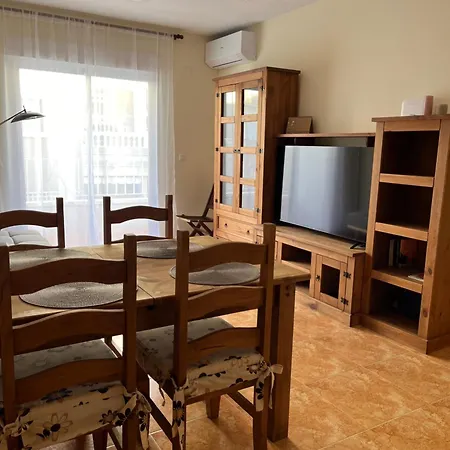 דירה Almuden's Yellow Apartment, High-speed Free Wifi, 250m To Beach, The Center Of