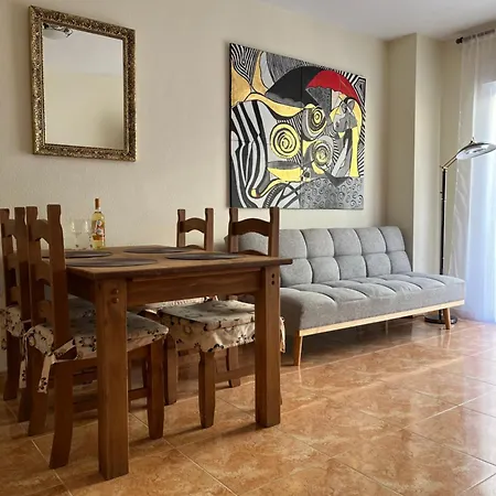 Almuden's Yellow Apartment, High-speed Free Wifi, 250m To Beach, The Center Of דירה *