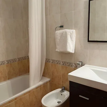 Almuden's Yellow Apartment, High-speed Free Wifi, 250m To Beach, The Center Of Appartement *
