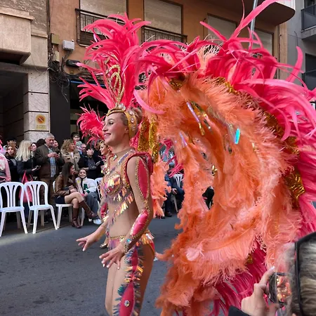 شقة Almuden's Yellow Apartment, High-speed Free Wifi, 250m To Beach, The Center Of