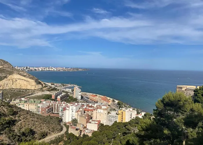 Almuden's Yellow Apartment, High-speed Free Wifi, 250m To Beach, The Center Of