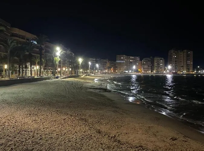 Almuden's Yellow Apartment, High-speed Free Wifi, 250m To Beach, The Center Of Torrevieja