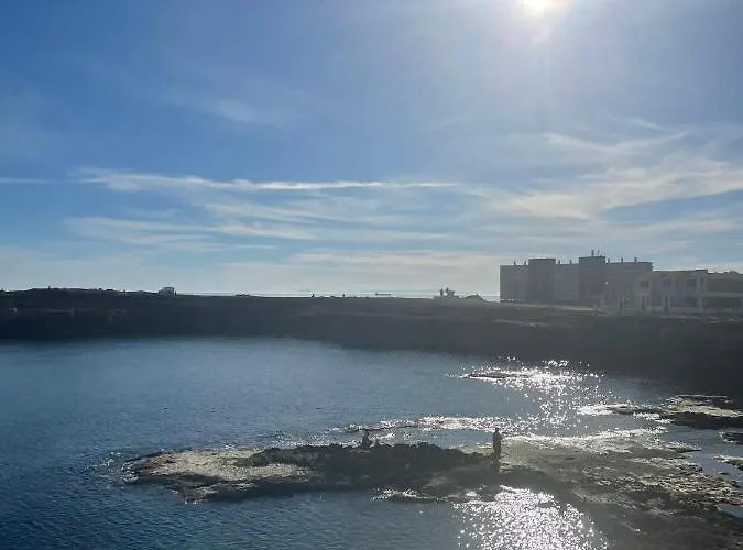 Almuden's Yellow Apartment, High-speed Free Wifi, 250m To Beach, The Center Of Apartment *