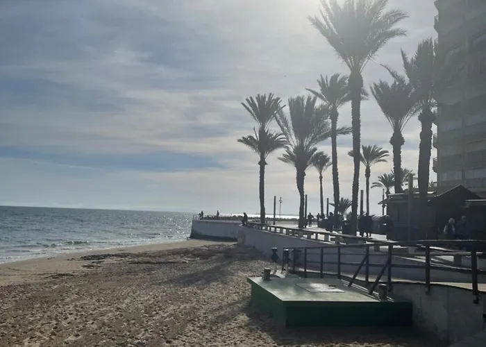 Almuden's Yellow Apartment, High-speed Free Wifi, 250m To Beach, The Center Of *