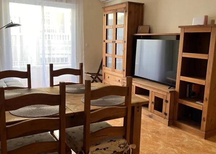شقة Almuden's Yellow Apartment, High-speed Free Wifi, 250m To Beach, The Center Of